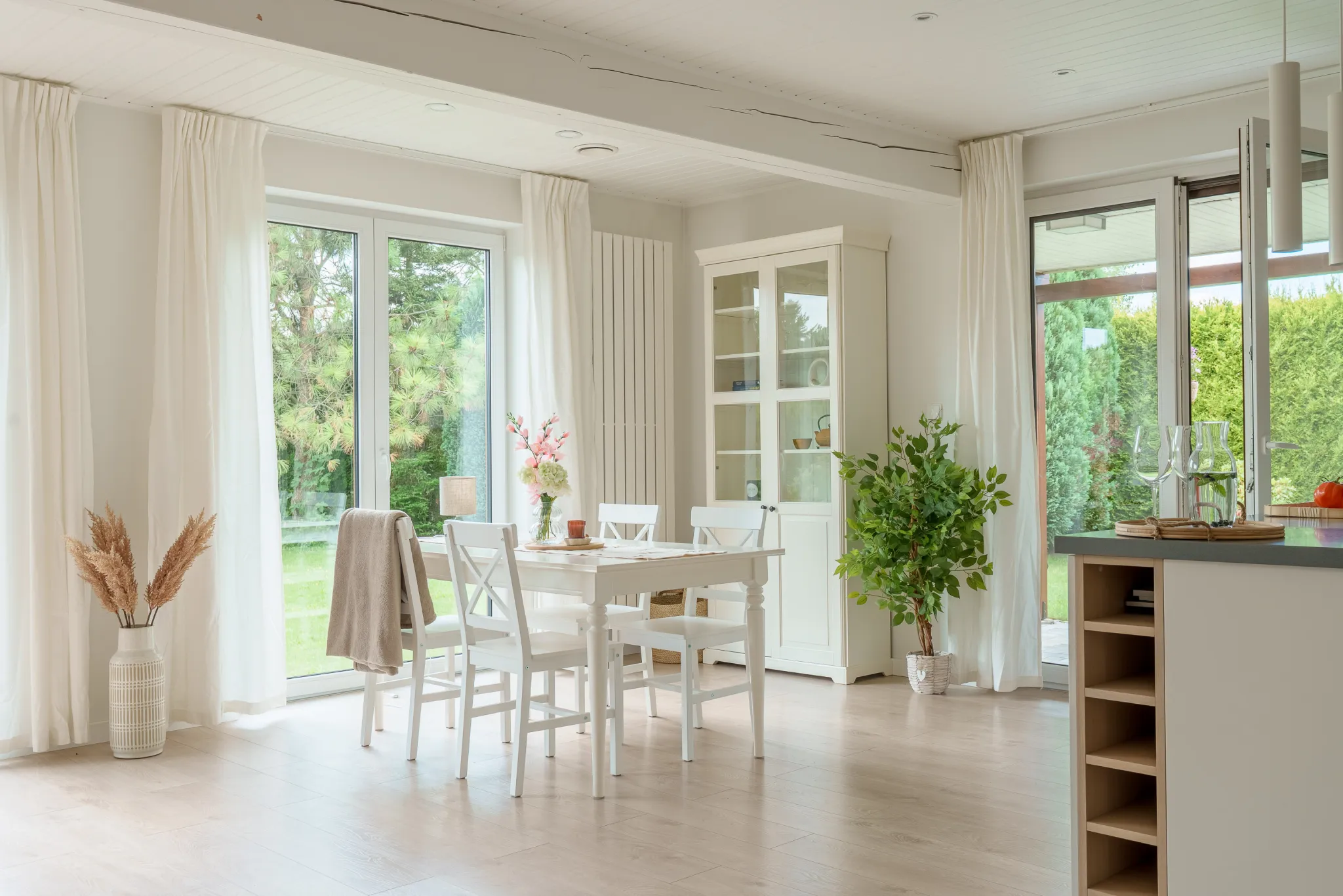 Drewniany dom w Pisarzowicach — okładka